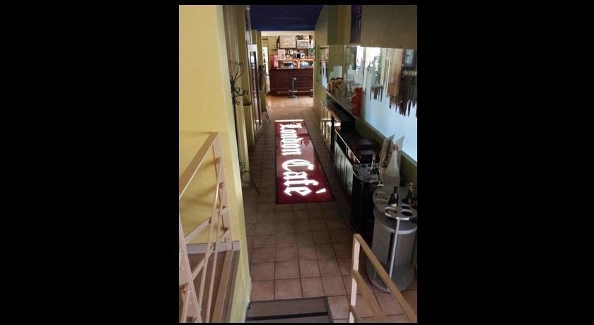 London Cafe Panzió Castelnovo ne' Monti Kültér fotó