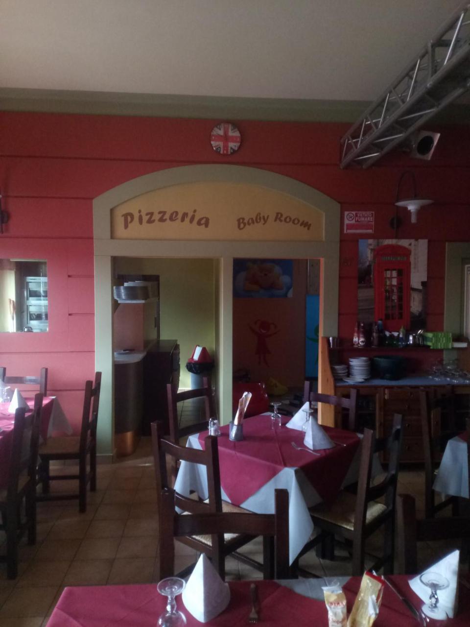 London Cafe Panzió Castelnovo ne' Monti Kültér fotó