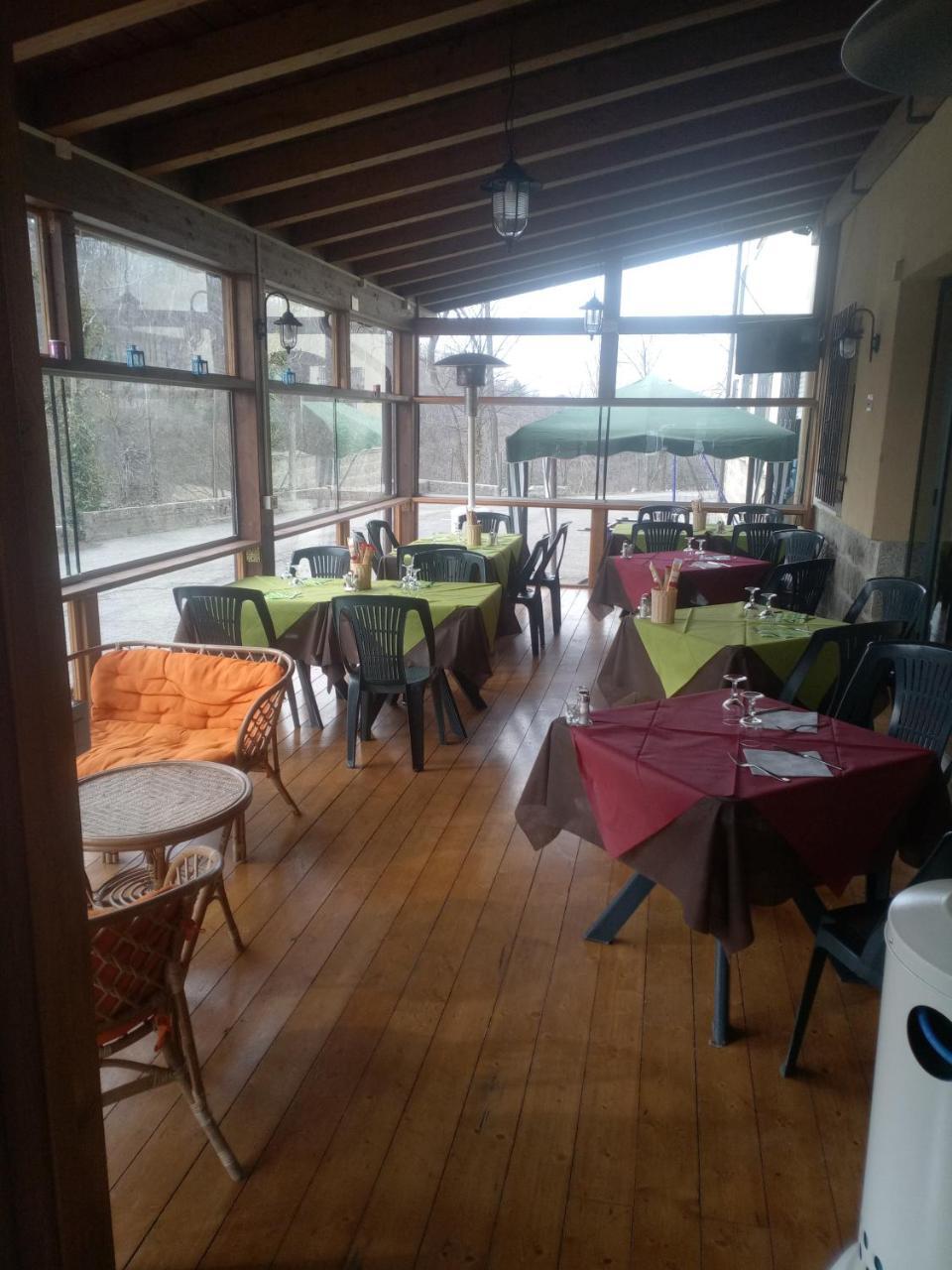 London Cafe Panzió Castelnovo ne' Monti Kültér fotó